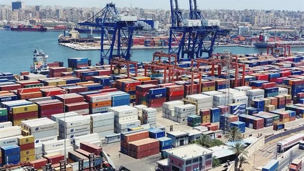 انتظام حركة الملاحة في بوغاز الإسكندرية رغم استمرار تقلبات الطقس الحالية